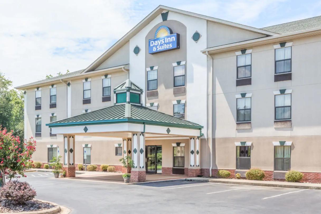 Super 8 By Wyndham Morganton Hotel Bagian luar foto