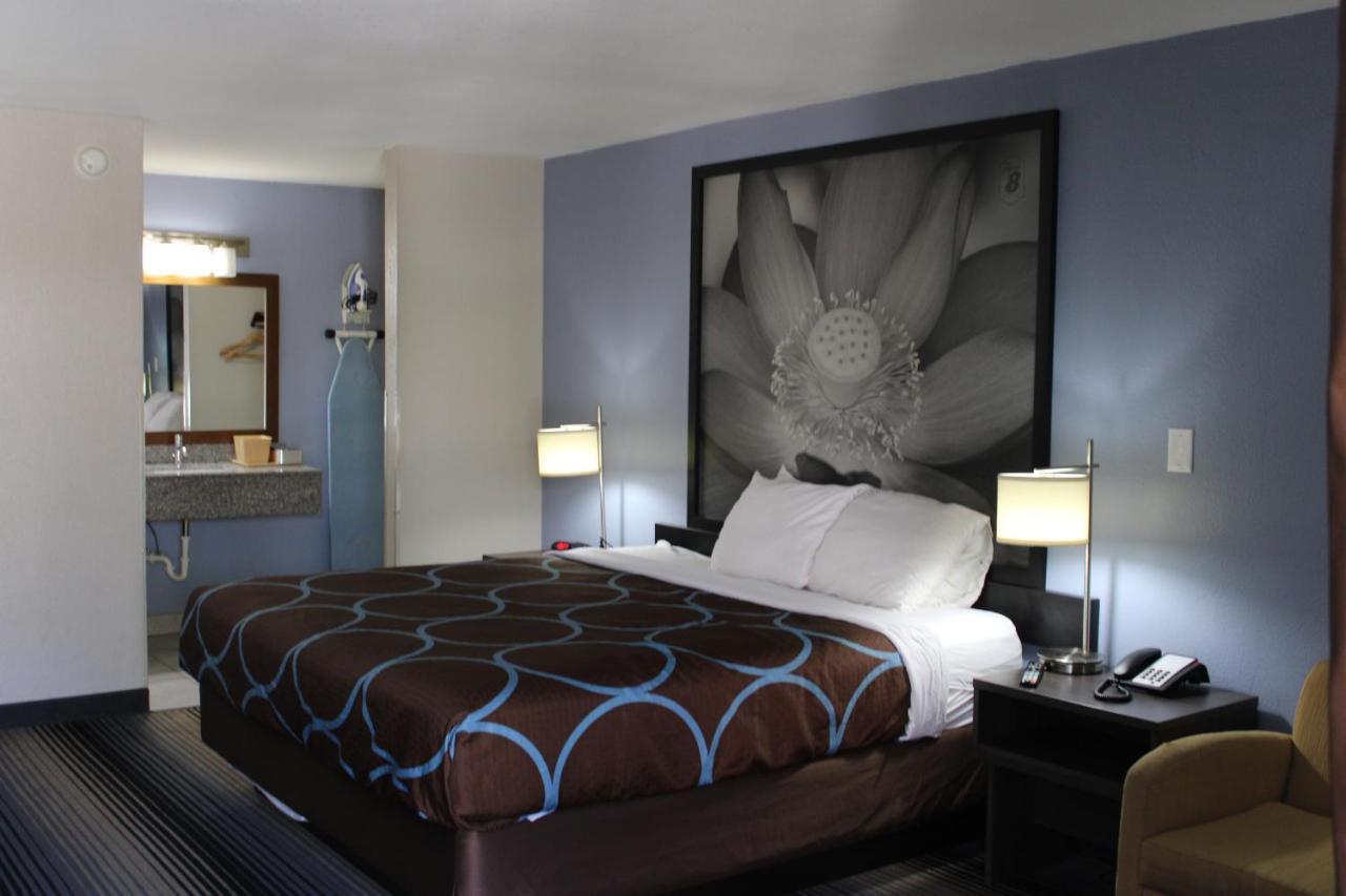 Super 8 By Wyndham Morganton Hotel Bagian luar foto
