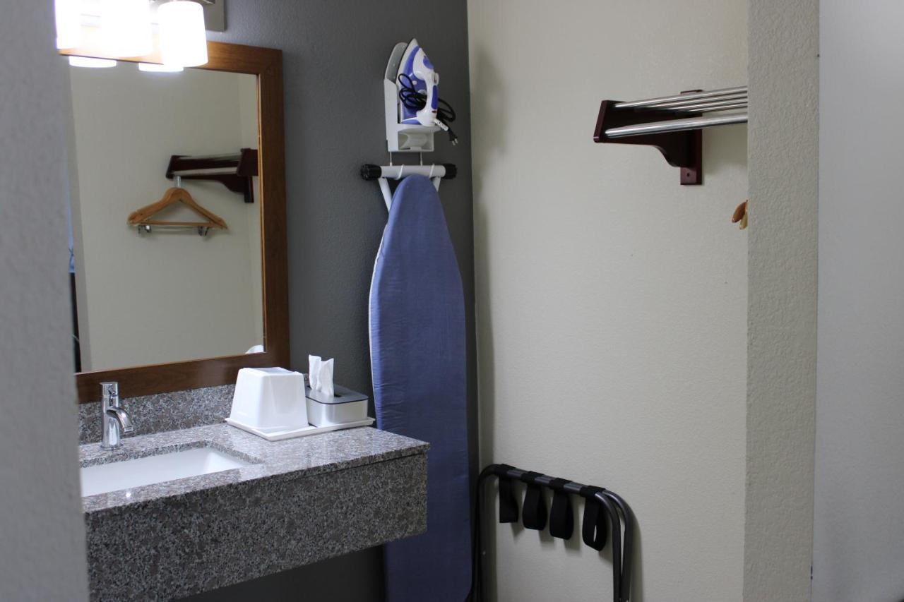 Super 8 By Wyndham Morganton Hotel Bagian luar foto
